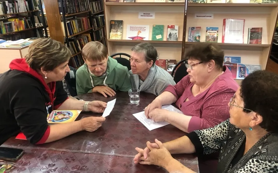 Для членов первичной организации ВОИ провели познавательный час «Финансовая забота о старших»